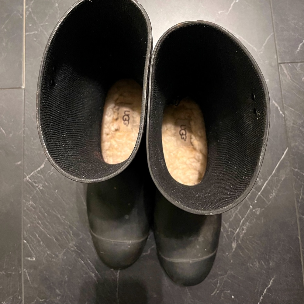 Original UGGs Sienna matte black rain boots size 8